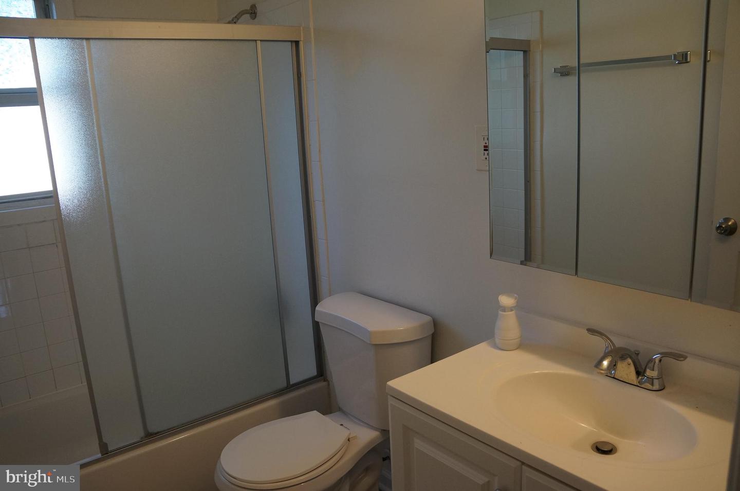 3027 WAYNE RD, FALLS CHURCH, Virginia 22042, 2 Bedrooms Bedrooms, ,1 BathroomBathrooms,Residential,For sale,3027 WAYNE RD,VAFX2234412 MLS # VAFX2234412