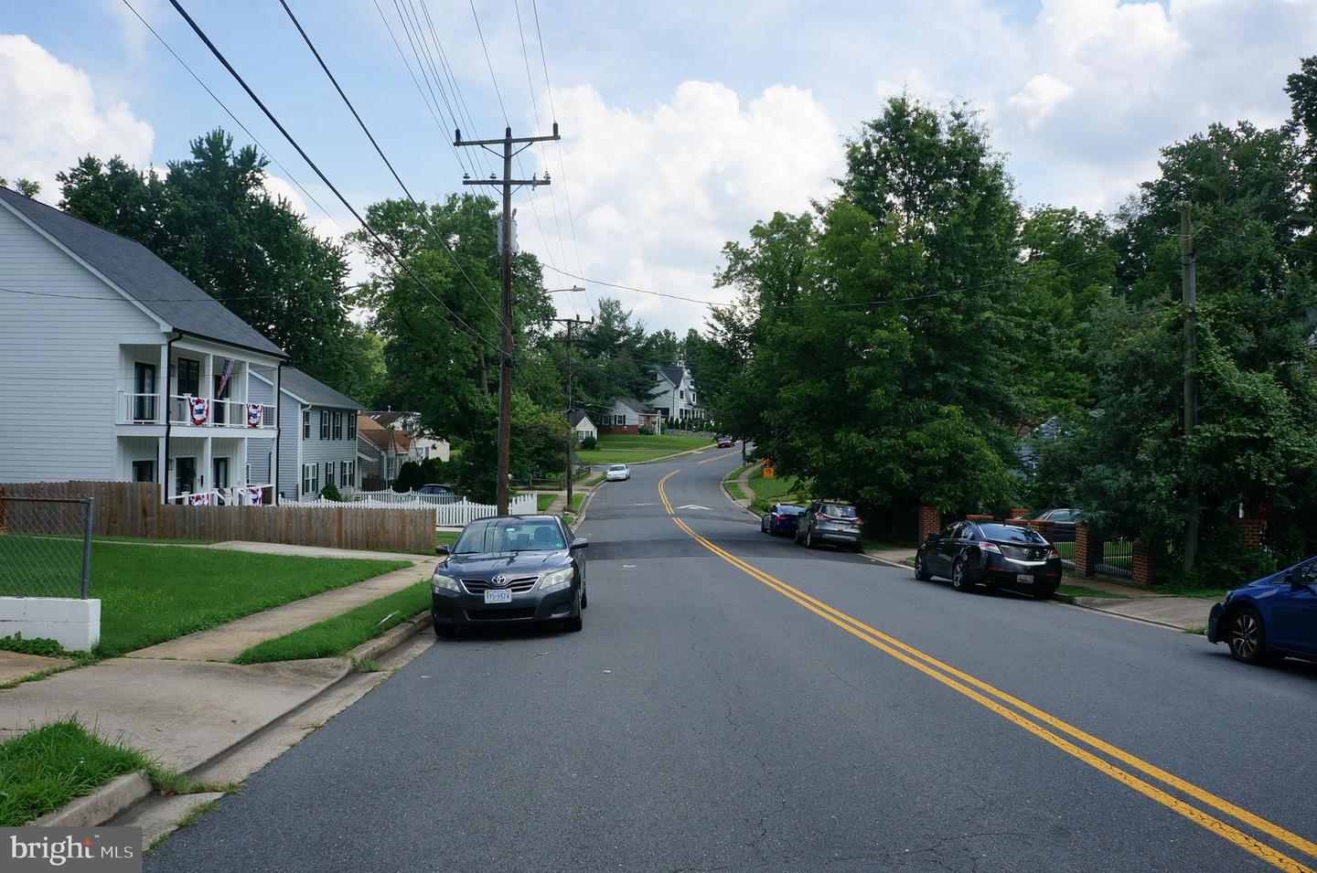 3027 WAYNE RD, FALLS CHURCH, Virginia 22042, 2 Bedrooms Bedrooms, ,1 BathroomBathrooms,Residential,For sale,3027 WAYNE RD,VAFX2234412 MLS # VAFX2234412