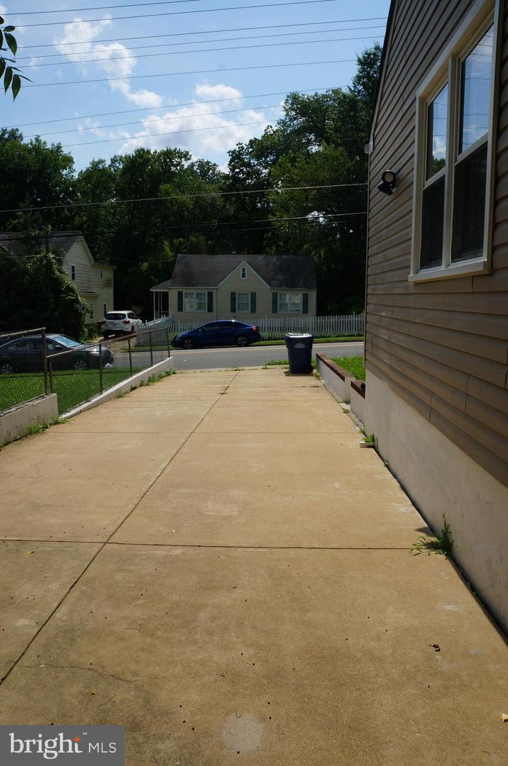 3027 WAYNE RD, FALLS CHURCH, Virginia 22042, 2 Bedrooms Bedrooms, ,1 BathroomBathrooms,Residential,For sale,3027 WAYNE RD,VAFX2234412 MLS # VAFX2234412