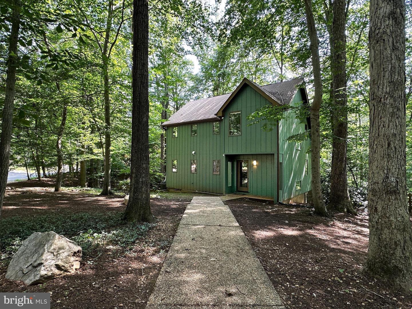 6303 OCCOQUAN FOREST DR, MANASSAS, Virginia 20112, 5 Bedrooms Bedrooms, 8 Rooms Rooms,2 BathroomsBathrooms,Residential,For sale,6303 OCCOQUAN FOREST DR,VAPW2098748 MLS # VAPW2098748