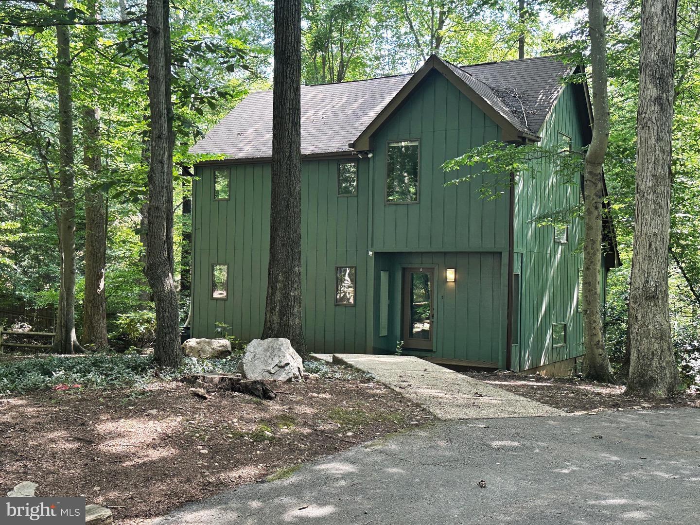 6303 OCCOQUAN FOREST DR, MANASSAS, Virginia 20112, 5 Bedrooms Bedrooms, 8 Rooms Rooms,2 BathroomsBathrooms,Residential,For sale,6303 OCCOQUAN FOREST DR,VAPW2098748 MLS # VAPW2098748