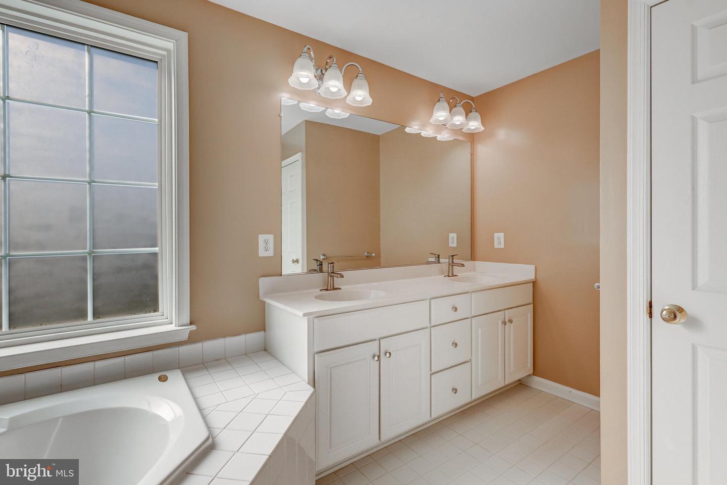 43903 THORNCROFT TER, ASHBURN, Virginia 20148, 3 Bedrooms Bedrooms, ,2 BathroomsBathrooms,Residential,For sale,43903 THORNCROFT TER,VALO2101472 MLS # VALO2101472