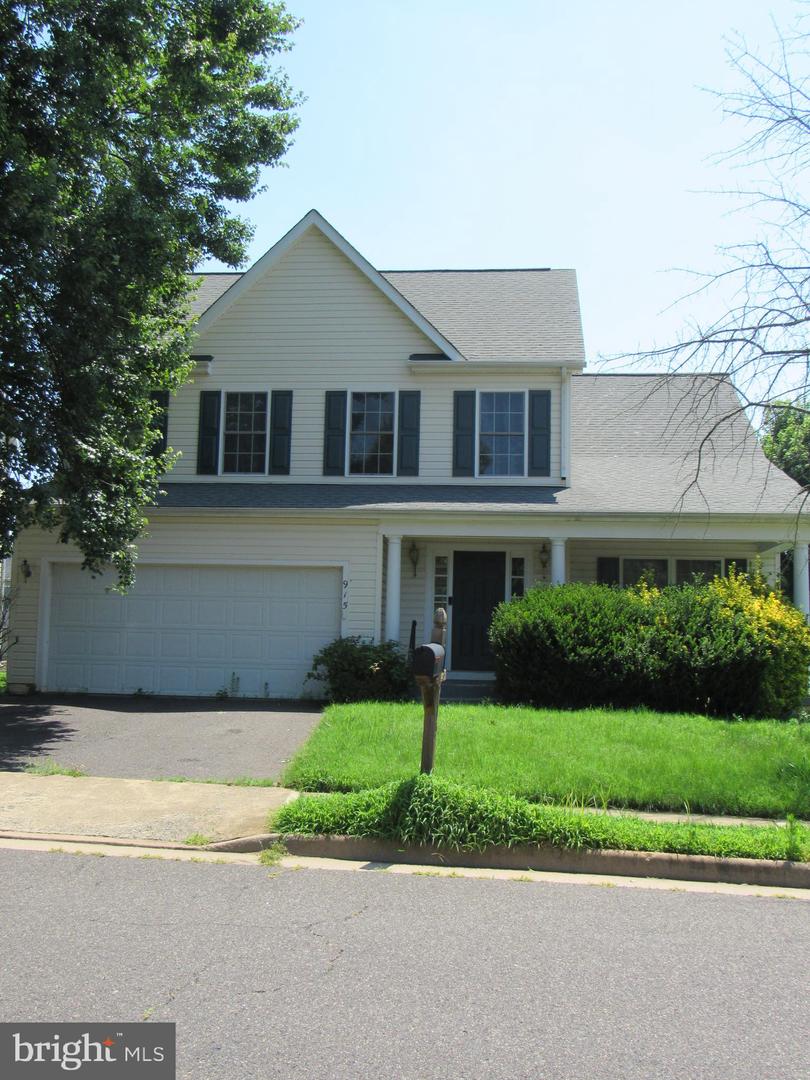 915 VIRGINIA AVE, CULPEPER, Virginia 22701, 4 Bedrooms Bedrooms, ,3 BathroomsBathrooms,Residential,For sale,915 VIRGINIA AVE,VACU2010972 MLS # VACU2010972