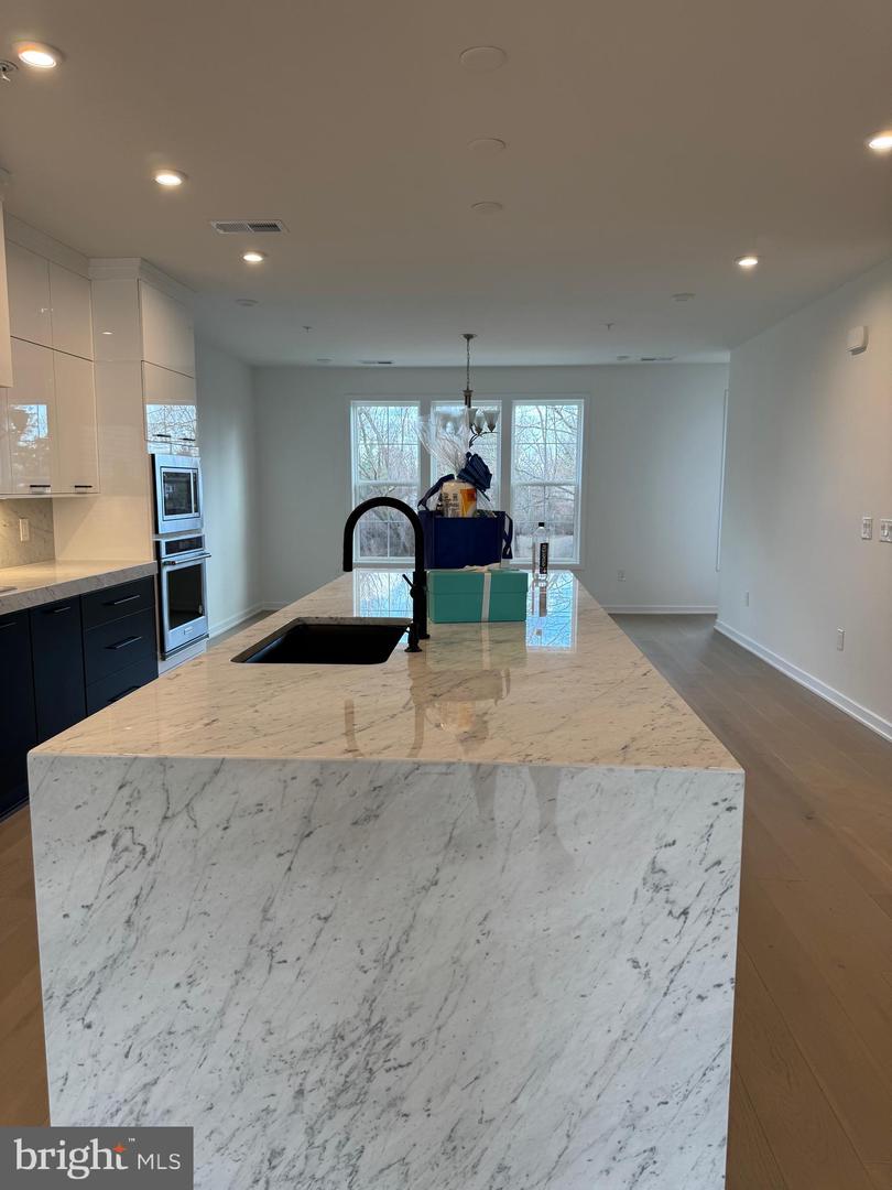 7585 SAWYER FARM WAY #904, MCLEAN, Virginia 22102, 3 Bedrooms Bedrooms, 3 Rooms Rooms,2 BathroomsBathrooms,Residential,For sale,7585 SAWYER FARM WAY #904,VAFX2254374 MLS # VAFX2254374