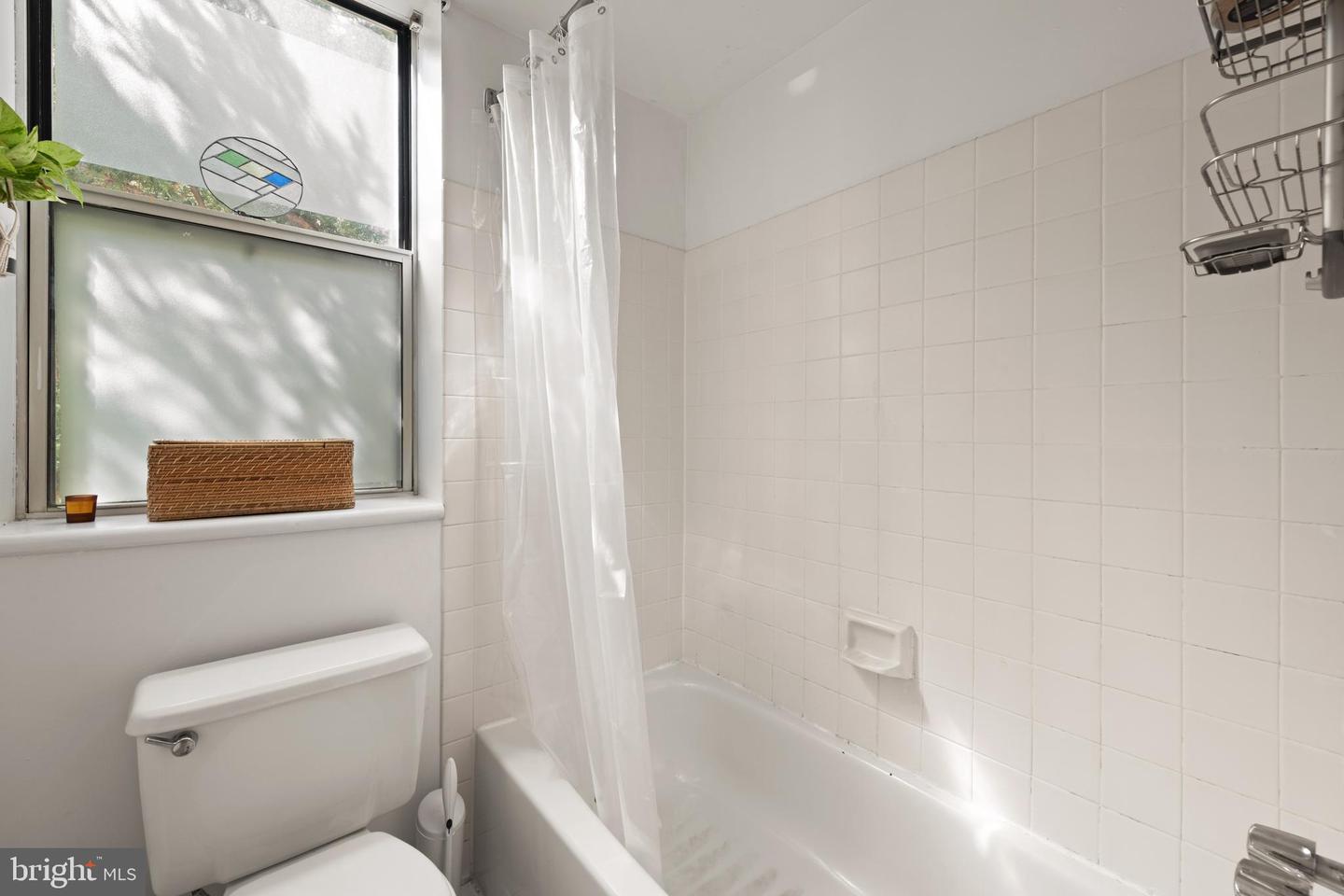 2611 ADAMS MILL RD NW #208, WASHINGTON, District Of Columbia 20009, 1 Bedroom Bedrooms, ,1 BathroomBathrooms,Residential,For sale,2611 ADAMS MILL RD NW #208,DCDC2209516 MLS # DCDC2209516