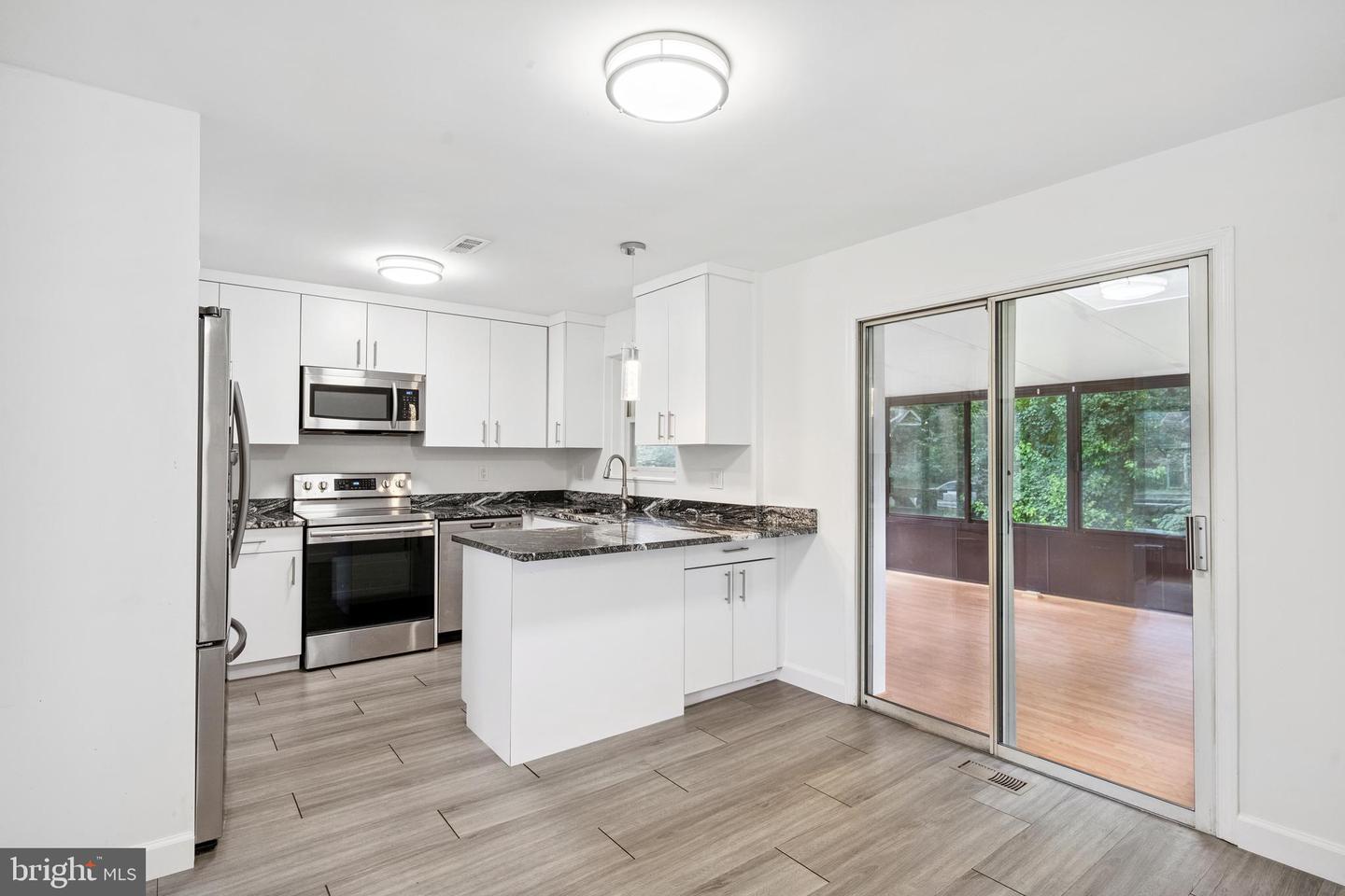 4756 6TH ST S, ARLINGTON, Virginia 22204, 3 Bedrooms Bedrooms, ,2 BathroomsBathrooms,Residential,For sale,4756 6TH ST S,VAAR2055622 MLS # VAAR2055622