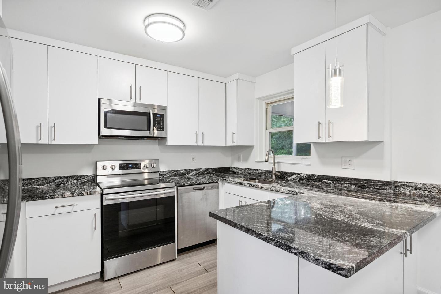 4756 6TH ST S, ARLINGTON, Virginia 22204, 3 Bedrooms Bedrooms, ,2 BathroomsBathrooms,Residential,For sale,4756 6TH ST S,VAAR2055622 MLS # VAAR2055622