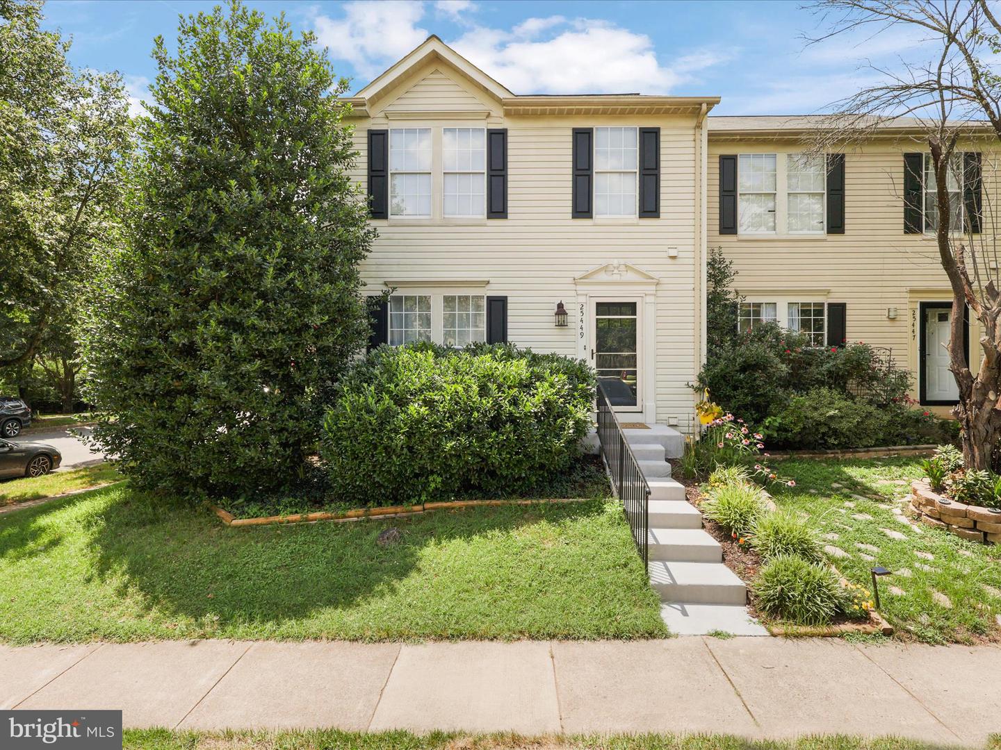 25449 MORSE DR, CHANTILLY, Virginia 20152, 3 Bedrooms Bedrooms, ,3 BathroomsBathrooms,Residential,For sale,25449 MORSE DR,VALO2100606 MLS # VALO2100606