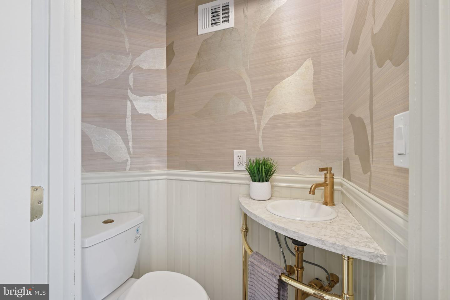 1845 VERNON ST NW, WASHINGTON, District Of Columbia 20009, 4 Bedrooms Bedrooms, ,3 BathroomsBathrooms,Residential,For sale,1845 VERNON ST NW,DCDC2208832 MLS # DCDC2208832