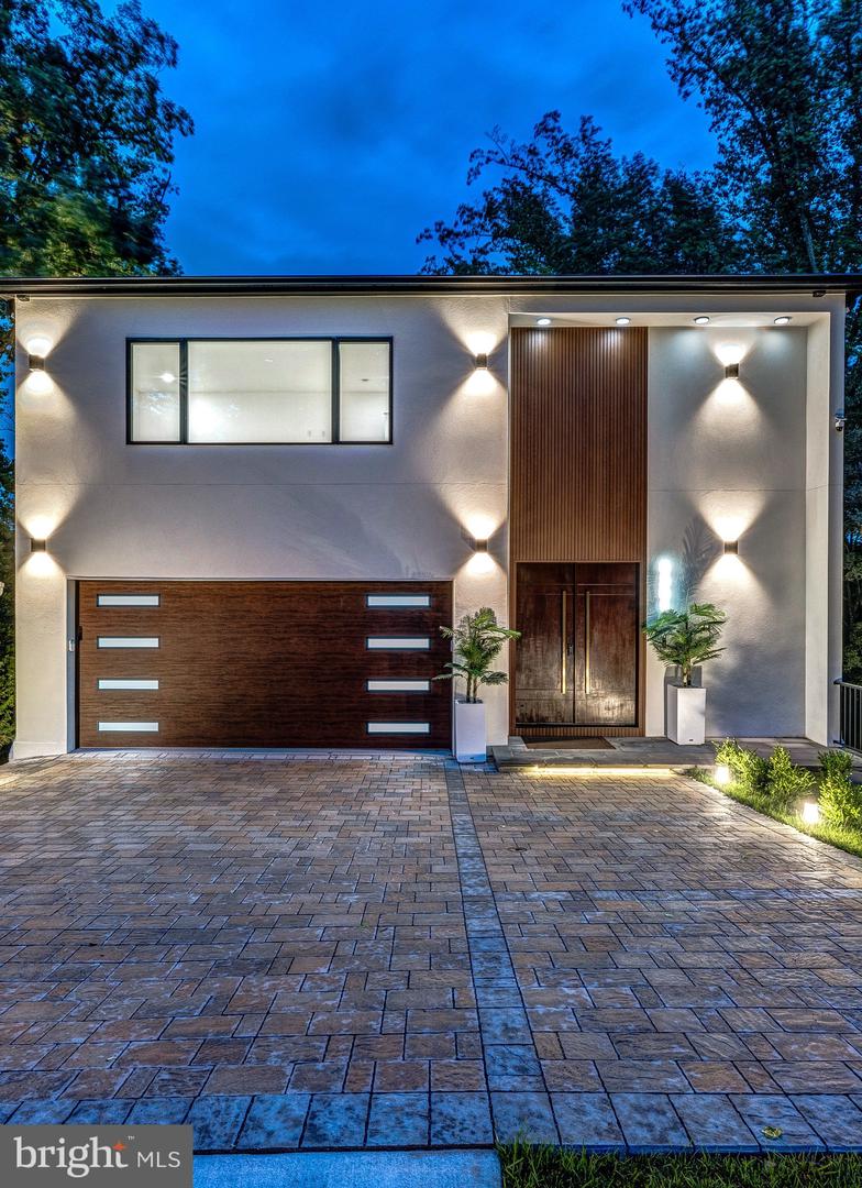 2321 N RICHMOND ST, ARLINGTON, Virginia 22207, 5 Bedrooms Bedrooms, ,5 BathroomsBathrooms,Residential,For sale,2321 N RICHMOND ST,VAAR2059680 MLS # VAAR2059680