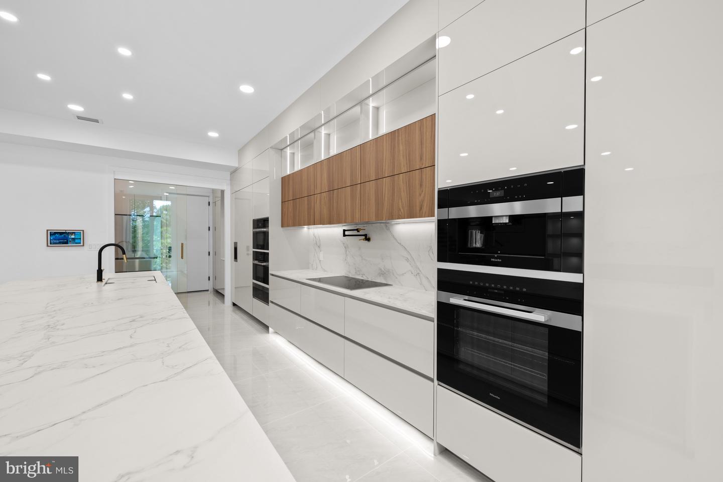 2321 N RICHMOND ST, ARLINGTON, Virginia 22207, 5 Bedrooms Bedrooms, ,5 BathroomsBathrooms,Residential,For sale,2321 N RICHMOND ST,VAAR2059680 MLS # VAAR2059680