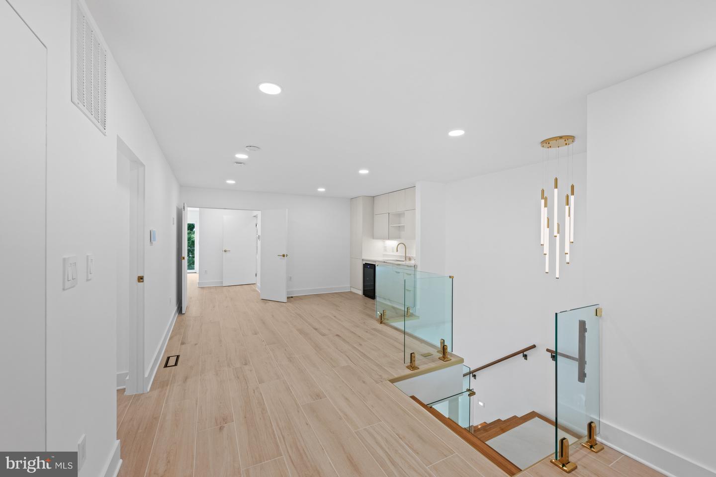 2321 N RICHMOND ST, ARLINGTON, Virginia 22207, 5 Bedrooms Bedrooms, ,5 BathroomsBathrooms,Residential,For sale,2321 N RICHMOND ST,VAAR2059680 MLS # VAAR2059680