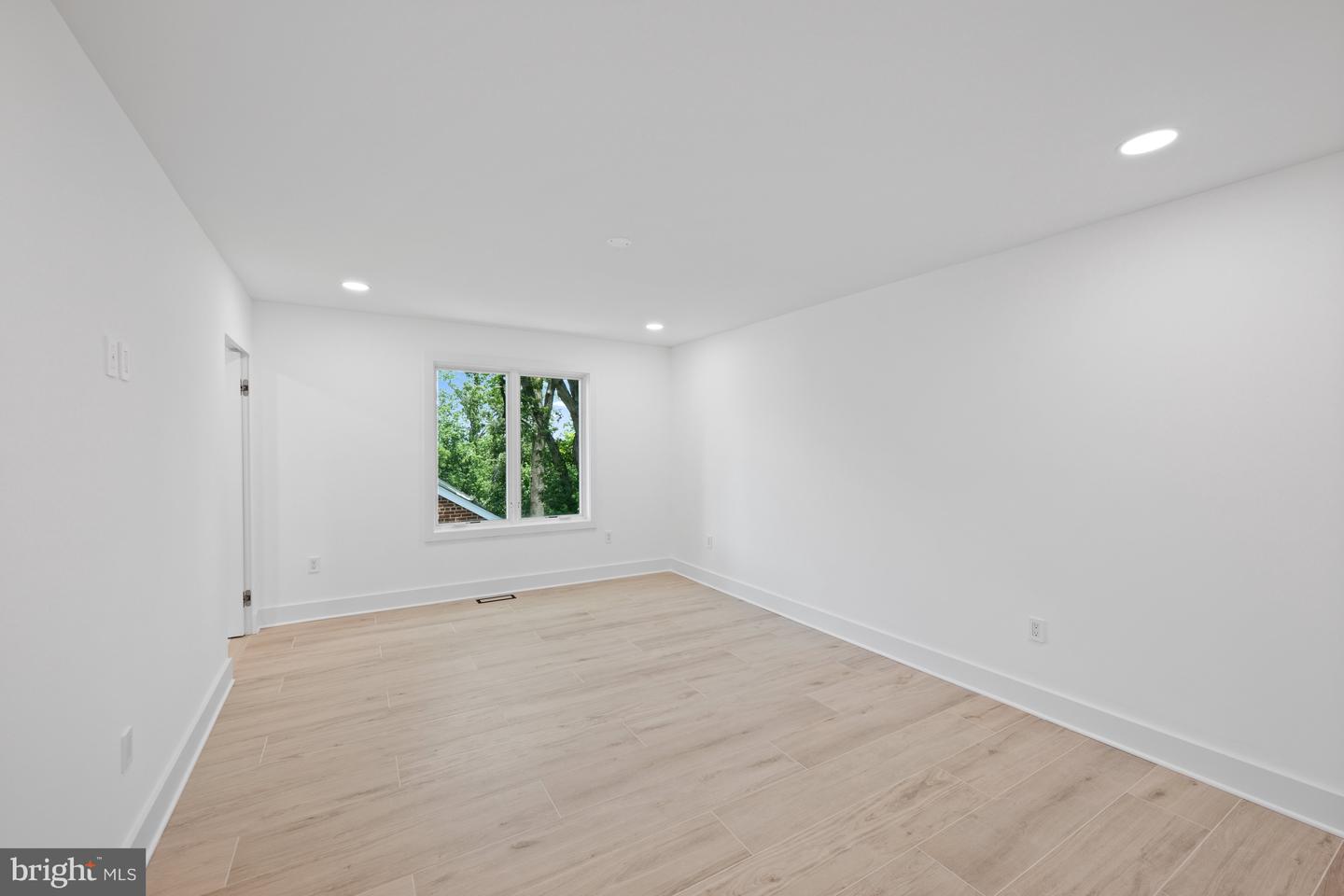 2321 N RICHMOND ST, ARLINGTON, Virginia 22207, 5 Bedrooms Bedrooms, ,5 BathroomsBathrooms,Residential,For sale,2321 N RICHMOND ST,VAAR2059680 MLS # VAAR2059680