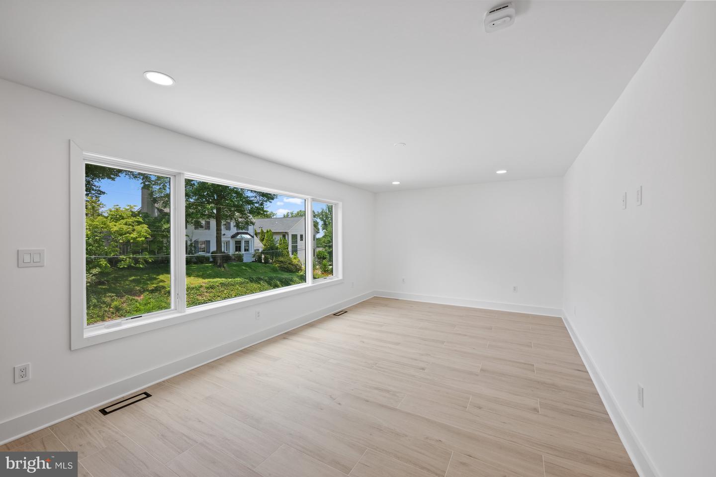 2321 N RICHMOND ST, ARLINGTON, Virginia 22207, 5 Bedrooms Bedrooms, ,5 BathroomsBathrooms,Residential,For sale,2321 N RICHMOND ST,VAAR2059680 MLS # VAAR2059680