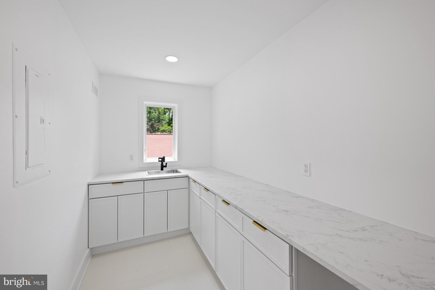 2321 N RICHMOND ST, ARLINGTON, Virginia 22207, 5 Bedrooms Bedrooms, ,5 BathroomsBathrooms,Residential,For sale,2321 N RICHMOND ST,VAAR2059680 MLS # VAAR2059680