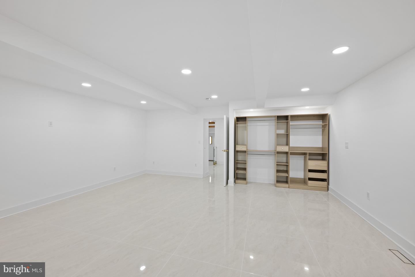 2321 N RICHMOND ST, ARLINGTON, Virginia 22207, 5 Bedrooms Bedrooms, ,5 BathroomsBathrooms,Residential,For sale,2321 N RICHMOND ST,VAAR2059680 MLS # VAAR2059680