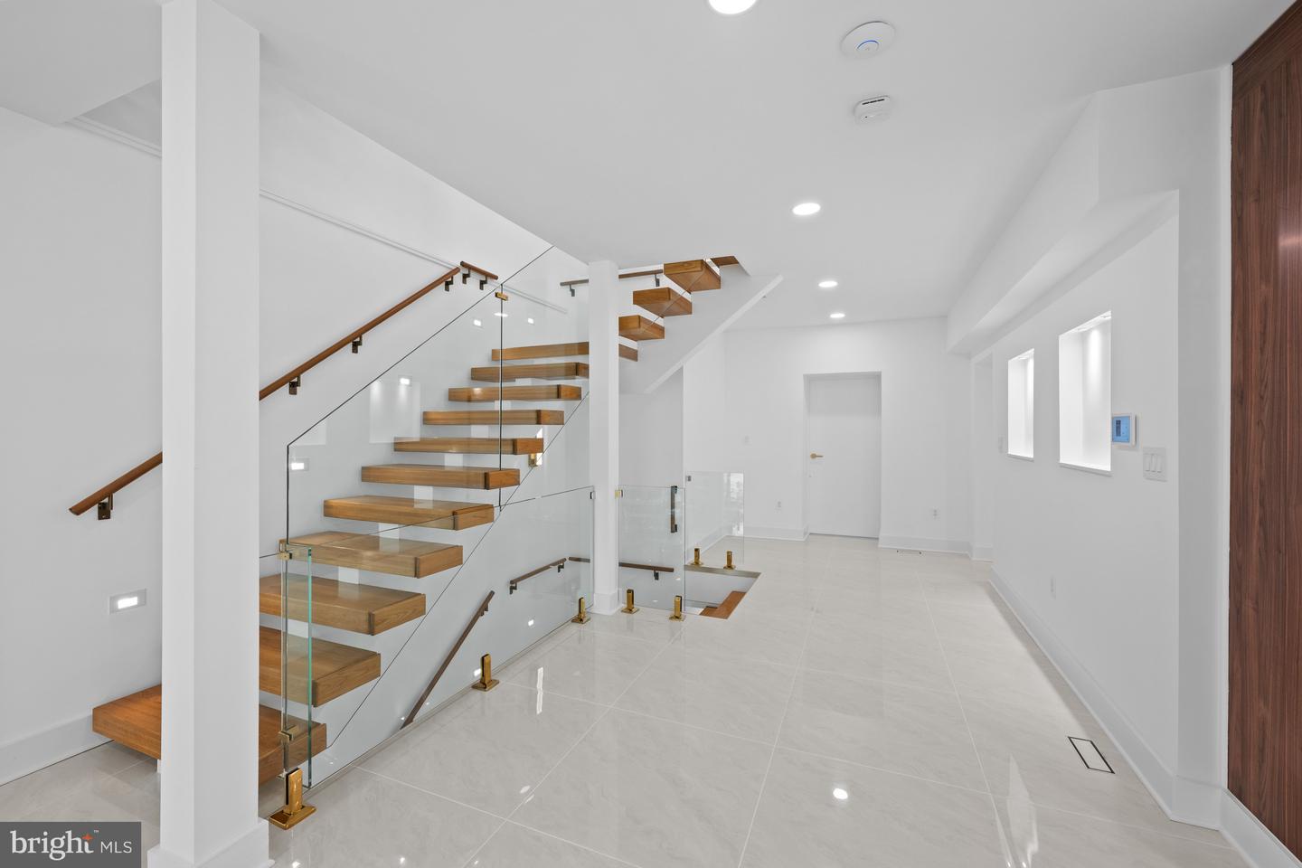 2321 N RICHMOND ST, ARLINGTON, Virginia 22207, 5 Bedrooms Bedrooms, ,5 BathroomsBathrooms,Residential,For sale,2321 N RICHMOND ST,VAAR2059680 MLS # VAAR2059680