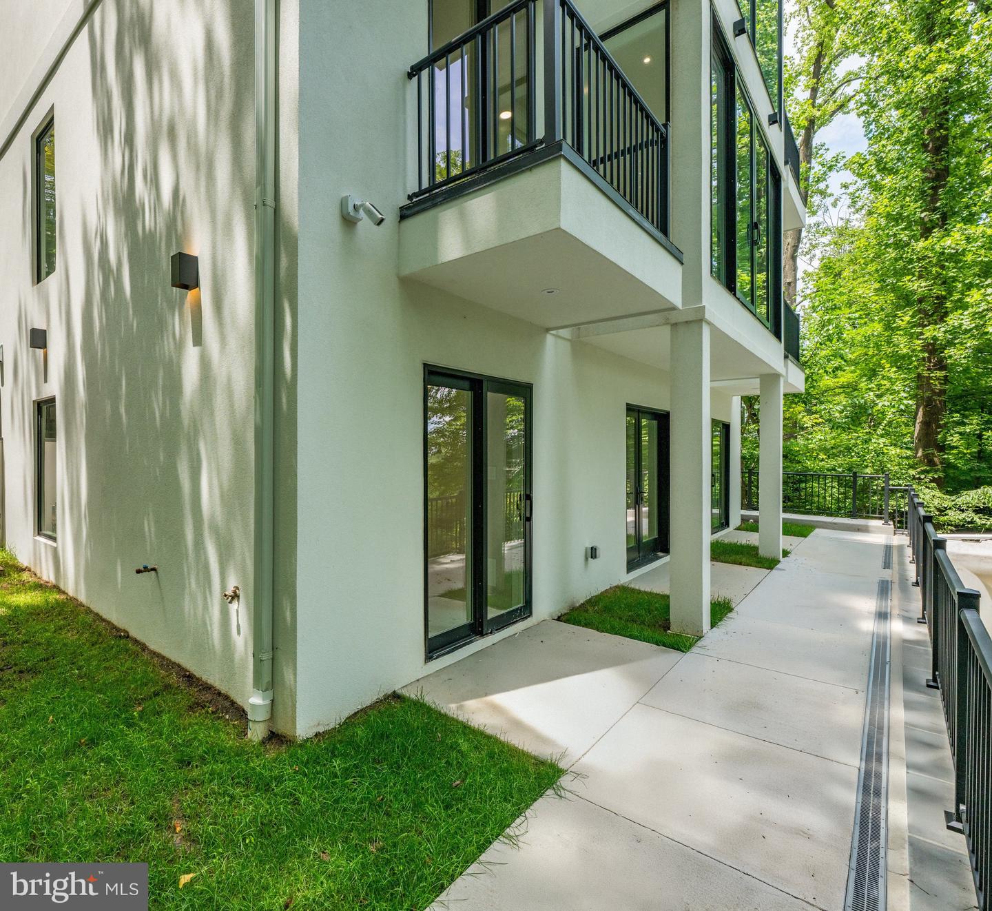 2321 N RICHMOND ST, ARLINGTON, Virginia 22207, 5 Bedrooms Bedrooms, ,5 BathroomsBathrooms,Residential,For sale,2321 N RICHMOND ST,VAAR2059680 MLS # VAAR2059680