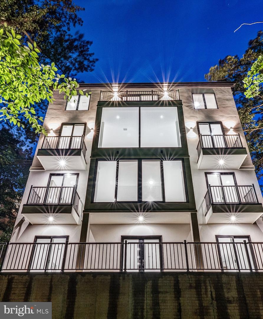 2321 N RICHMOND ST, ARLINGTON, Virginia 22207, 5 Bedrooms Bedrooms, ,5 BathroomsBathrooms,Residential,For sale,2321 N RICHMOND ST,VAAR2059680 MLS # VAAR2059680