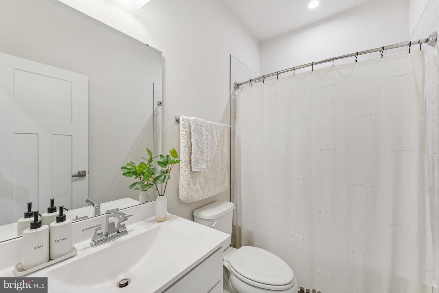 14044 SUNRISE VALLEY DRIVE, HERNDON, Virginia 20171, 3 Bedrooms Bedrooms, ,3 BathroomsBathrooms,Residential,For sale,14044 SUNRISE VALLEY DRIVE,VAFX2252732 MLS # VAFX2252732