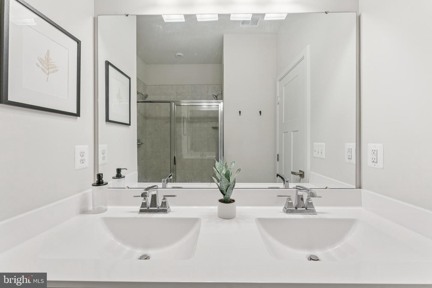 14044 SUNRISE VALLEY DRIVE, HERNDON, Virginia 20171, 3 Bedrooms Bedrooms, ,3 BathroomsBathrooms,Residential,For sale,14044 SUNRISE VALLEY DRIVE,VAFX2252732 MLS # VAFX2252732