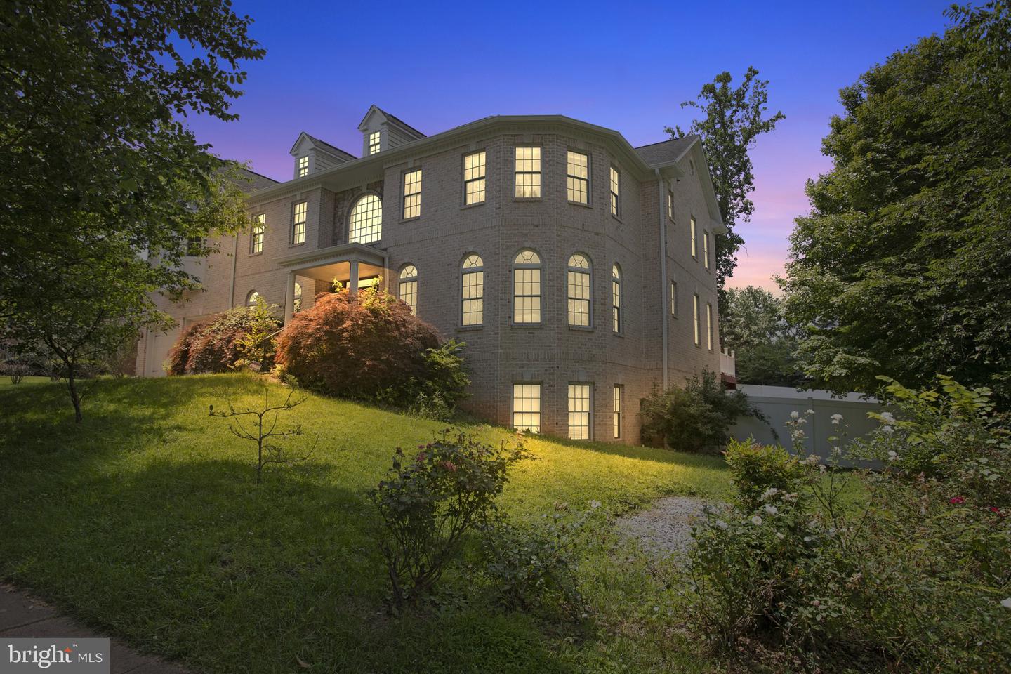 6529 FAIRLAWN DR, MCLEAN, Virginia 22101, 6 Bedrooms Bedrooms, ,5 BathroomsBathrooms,Residential,For sale,6529 FAIRLAWN DR,VAFX2254432 MLS # VAFX2254432