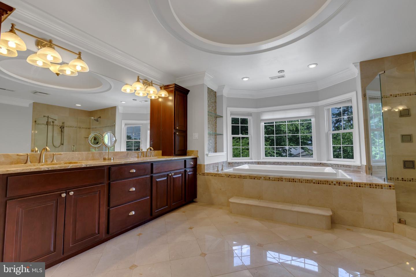6529 FAIRLAWN DR, MCLEAN, Virginia 22101, 6 Bedrooms Bedrooms, ,5 BathroomsBathrooms,Residential,For sale,6529 FAIRLAWN DR,VAFX2254432 MLS # VAFX2254432