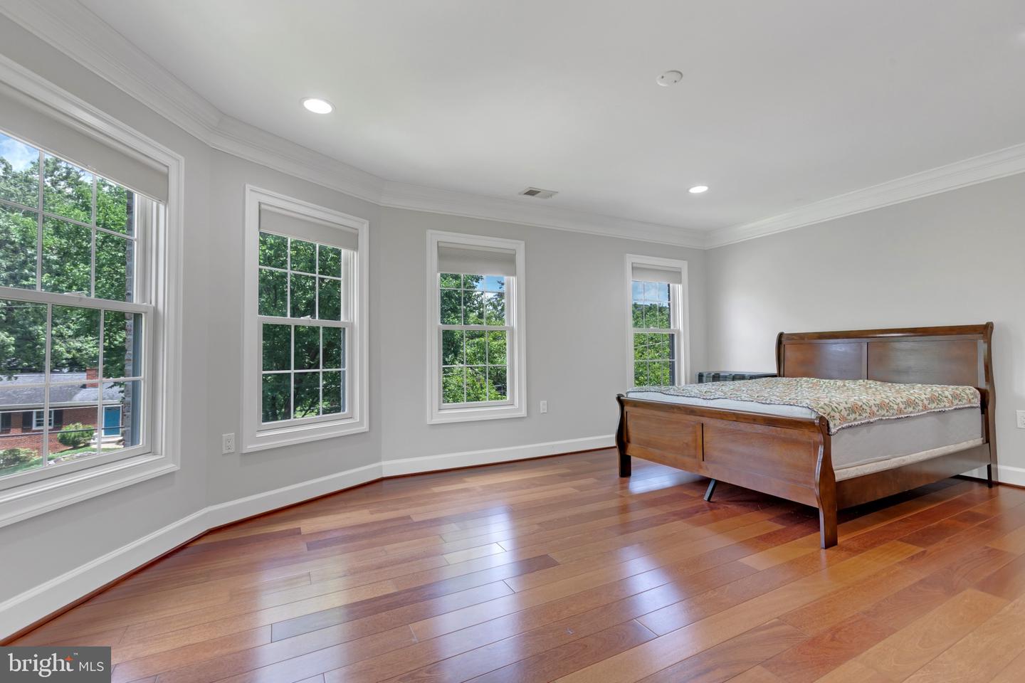6529 FAIRLAWN DR, MCLEAN, Virginia 22101, 6 Bedrooms Bedrooms, ,5 BathroomsBathrooms,Residential,For sale,6529 FAIRLAWN DR,VAFX2254432 MLS # VAFX2254432