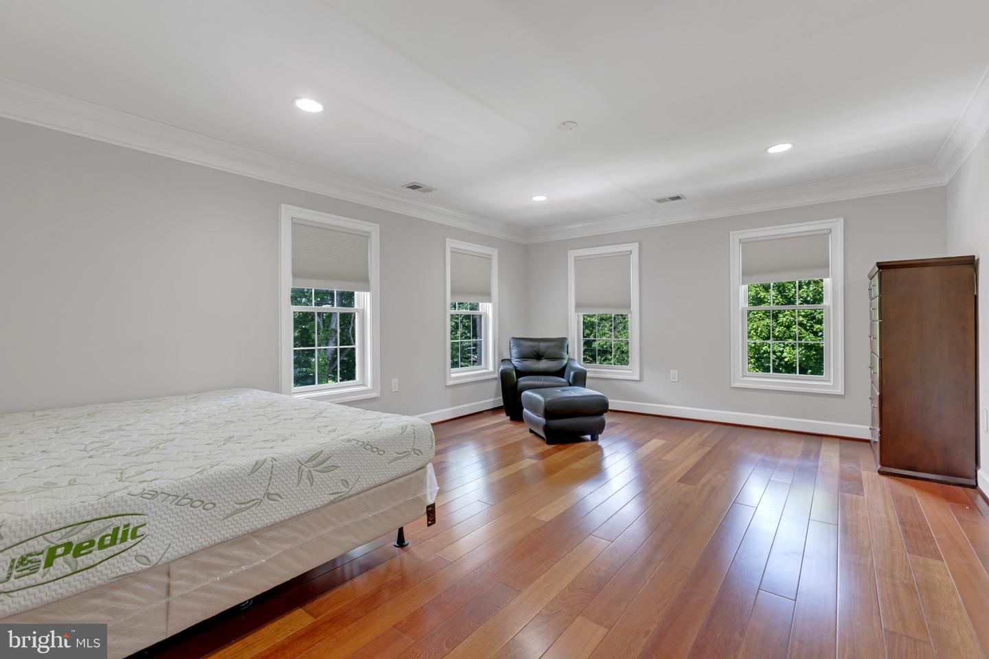 6529 FAIRLAWN DR, MCLEAN, Virginia 22101, 6 Bedrooms Bedrooms, ,5 BathroomsBathrooms,Residential,For sale,6529 FAIRLAWN DR,VAFX2254432 MLS # VAFX2254432