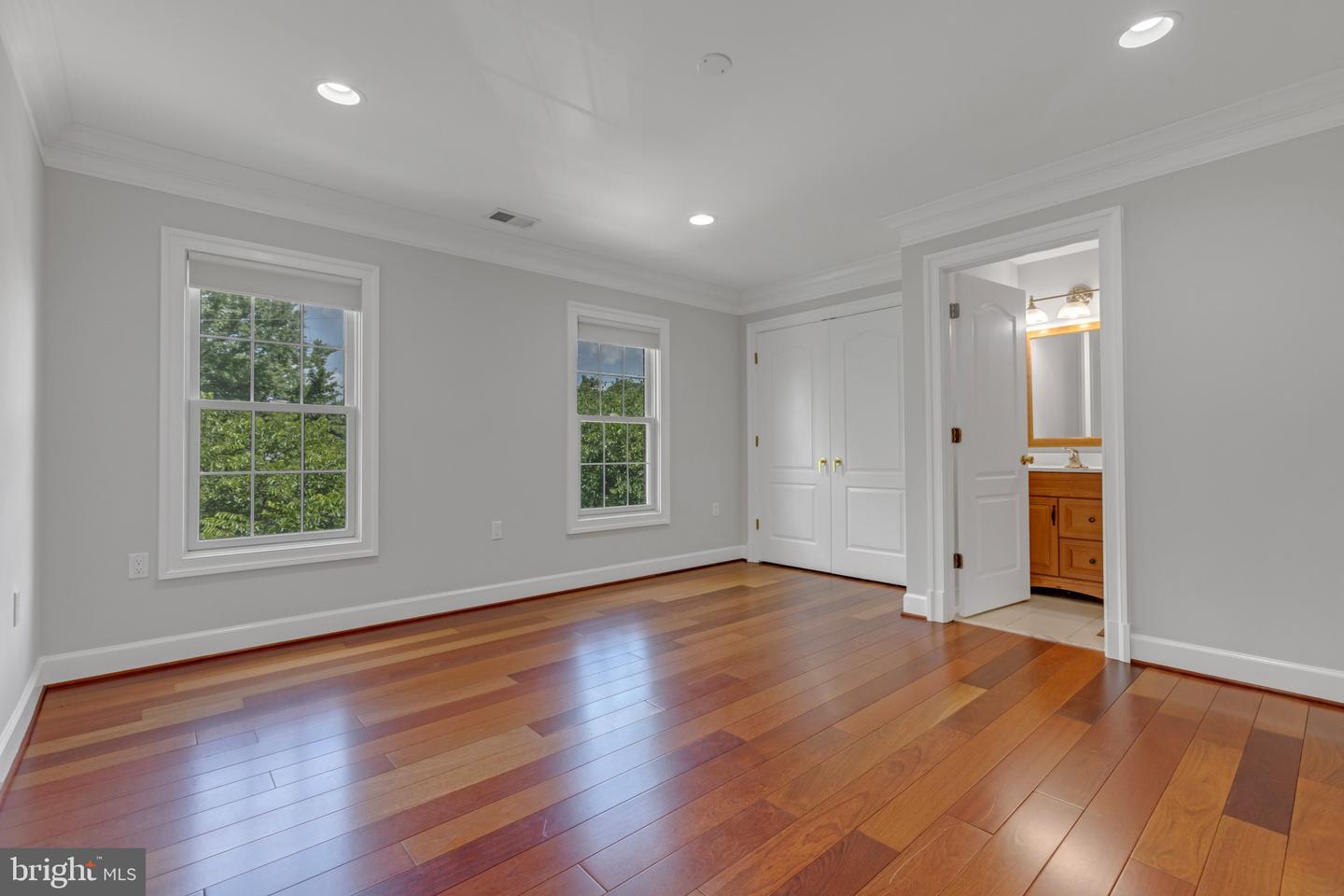 6529 FAIRLAWN DR, MCLEAN, Virginia 22101, 6 Bedrooms Bedrooms, ,5 BathroomsBathrooms,Residential,For sale,6529 FAIRLAWN DR,VAFX2254432 MLS # VAFX2254432