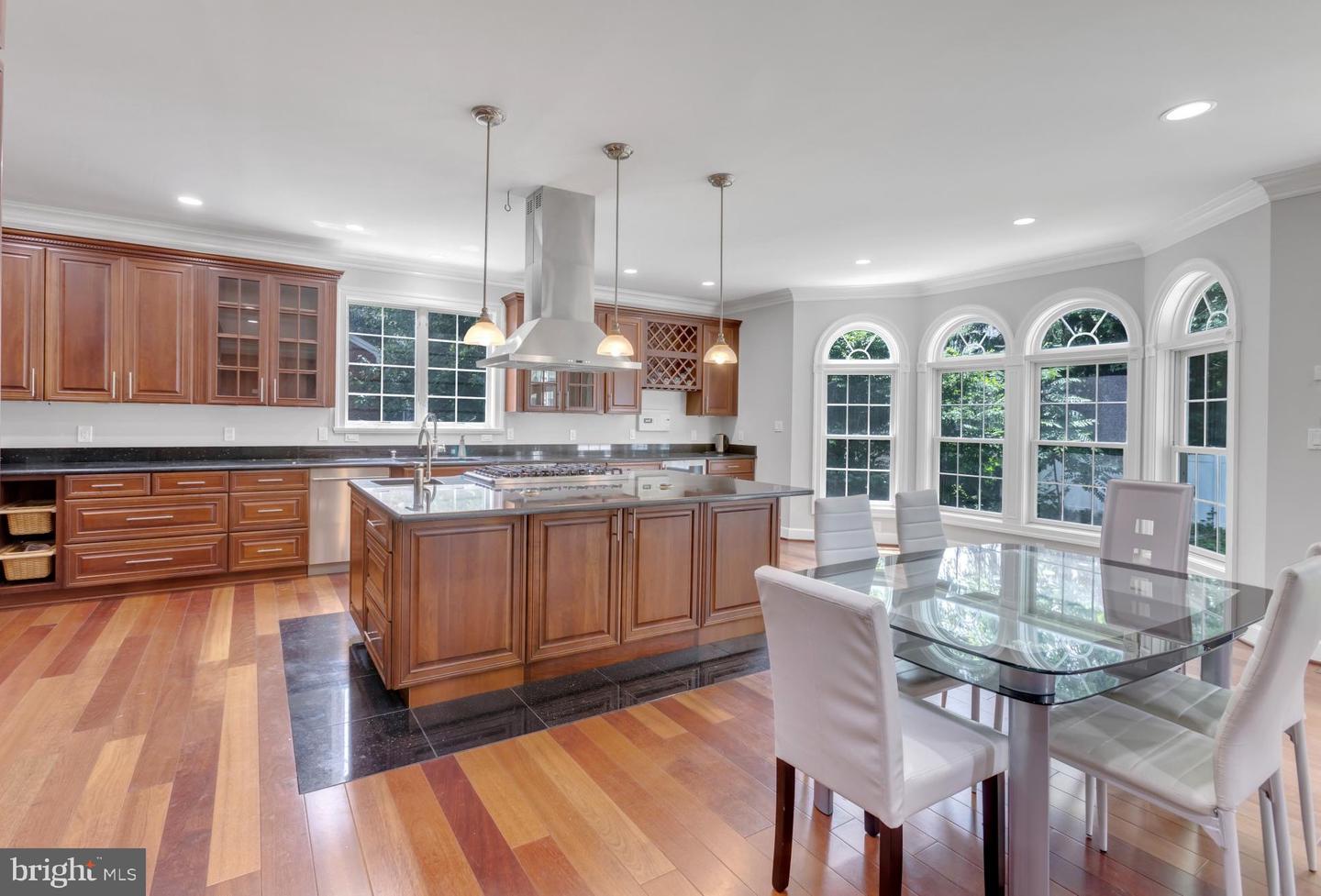 6529 FAIRLAWN DR, MCLEAN, Virginia 22101, 6 Bedrooms Bedrooms, ,5 BathroomsBathrooms,Residential,For sale,6529 FAIRLAWN DR,VAFX2254432 MLS # VAFX2254432