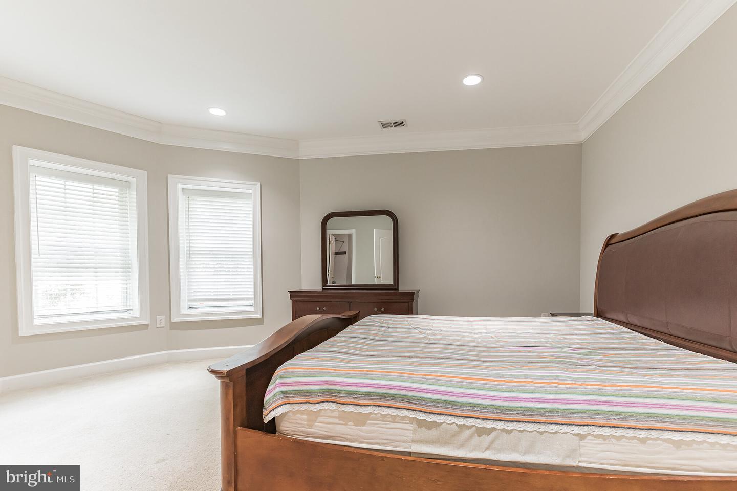 6529 FAIRLAWN DR, MCLEAN, Virginia 22101, 6 Bedrooms Bedrooms, ,5 BathroomsBathrooms,Residential,For sale,6529 FAIRLAWN DR,VAFX2254432 MLS # VAFX2254432