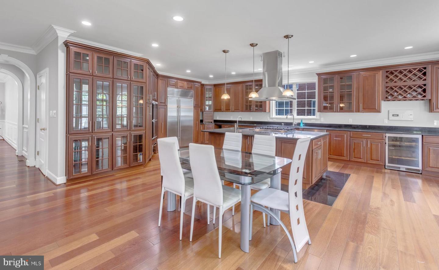 6529 FAIRLAWN DR, MCLEAN, Virginia 22101, 6 Bedrooms Bedrooms, ,5 BathroomsBathrooms,Residential,For sale,6529 FAIRLAWN DR,VAFX2254432 MLS # VAFX2254432