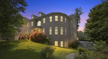 6529 FAIRLAWN DR, MCLEAN, Virginia 22101, 6 Bedrooms Bedrooms, ,5 BathroomsBathrooms,Residential,For sale,6529 FAIRLAWN DR,VAFX2254432 MLS # VAFX2254432