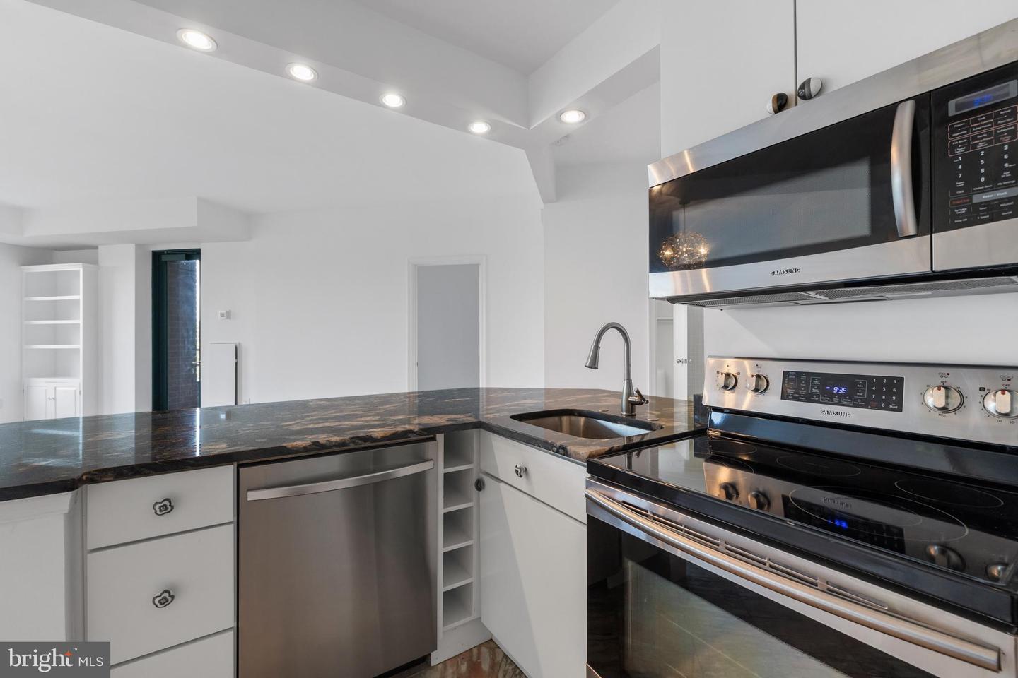 955 26TH ST NW #608, WASHINGTON, District Of Columbia 20037, 1 Bedroom Bedrooms, ,1 BathroomBathrooms,Residential,For sale,955 26TH ST NW #608,DCDC2209536 MLS # DCDC2209536