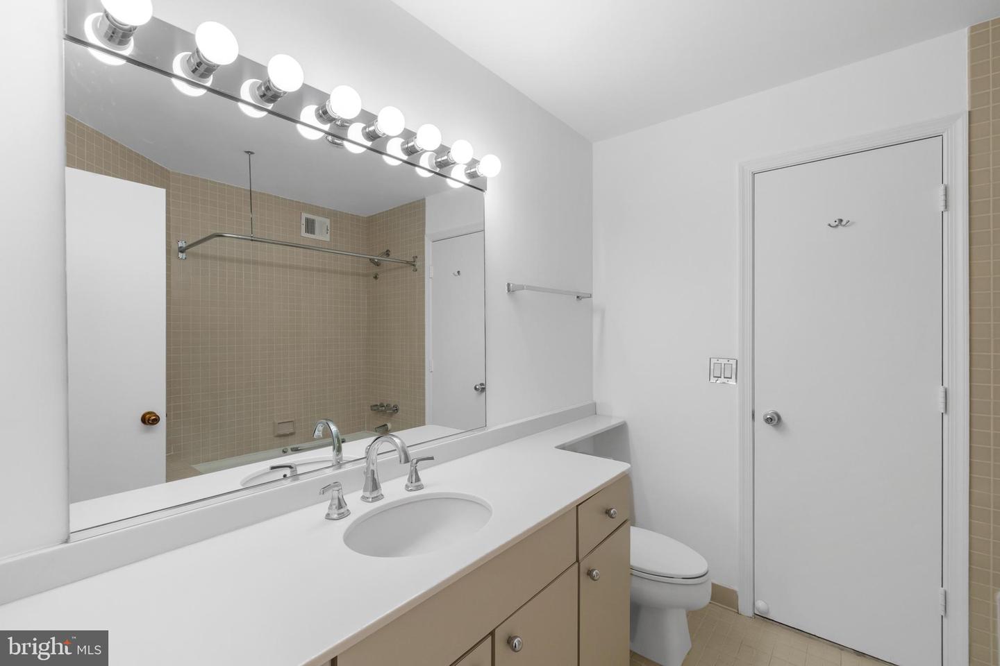 955 26TH ST NW #608, WASHINGTON, District Of Columbia 20037, 1 Bedroom Bedrooms, ,1 BathroomBathrooms,Residential,For sale,955 26TH ST NW #608,DCDC2209536 MLS # DCDC2209536