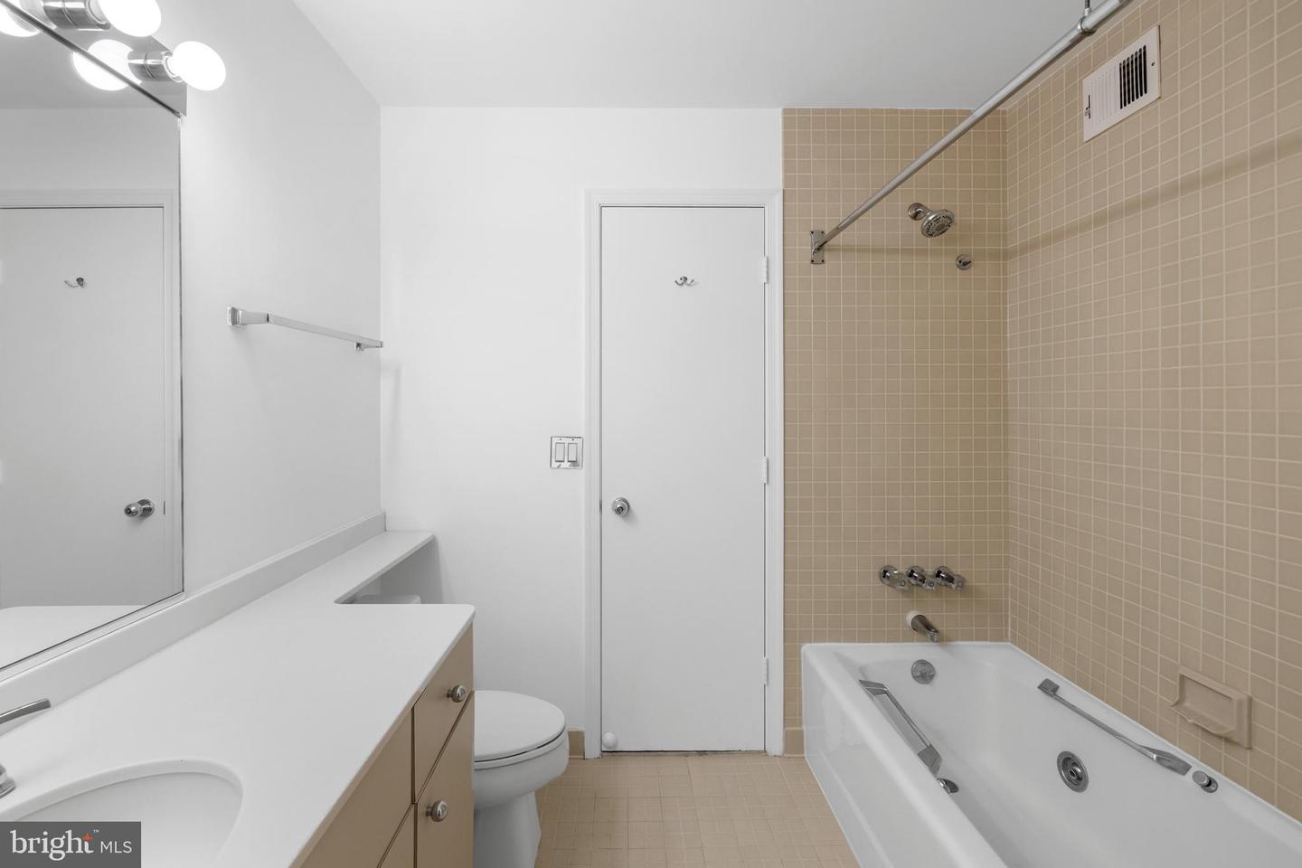 955 26TH ST NW #608, WASHINGTON, District Of Columbia 20037, 1 Bedroom Bedrooms, ,1 BathroomBathrooms,Residential,For sale,955 26TH ST NW #608,DCDC2209536 MLS # DCDC2209536