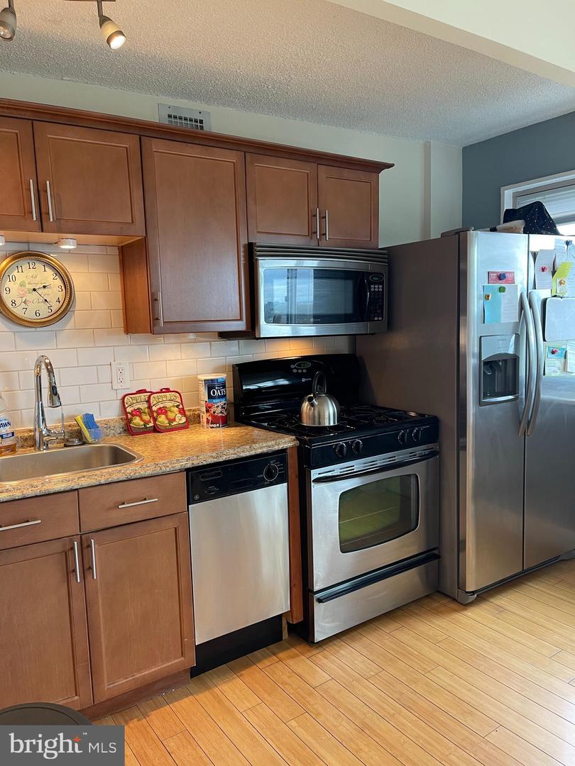 2500 N VAN DORN #1411, ALEXANDRIA, Virginia 22302, ,1 BathroomBathrooms,Residential,For sale,2500 N VAN DORN #1411,VAAX2042930 MLS # VAAX2042930