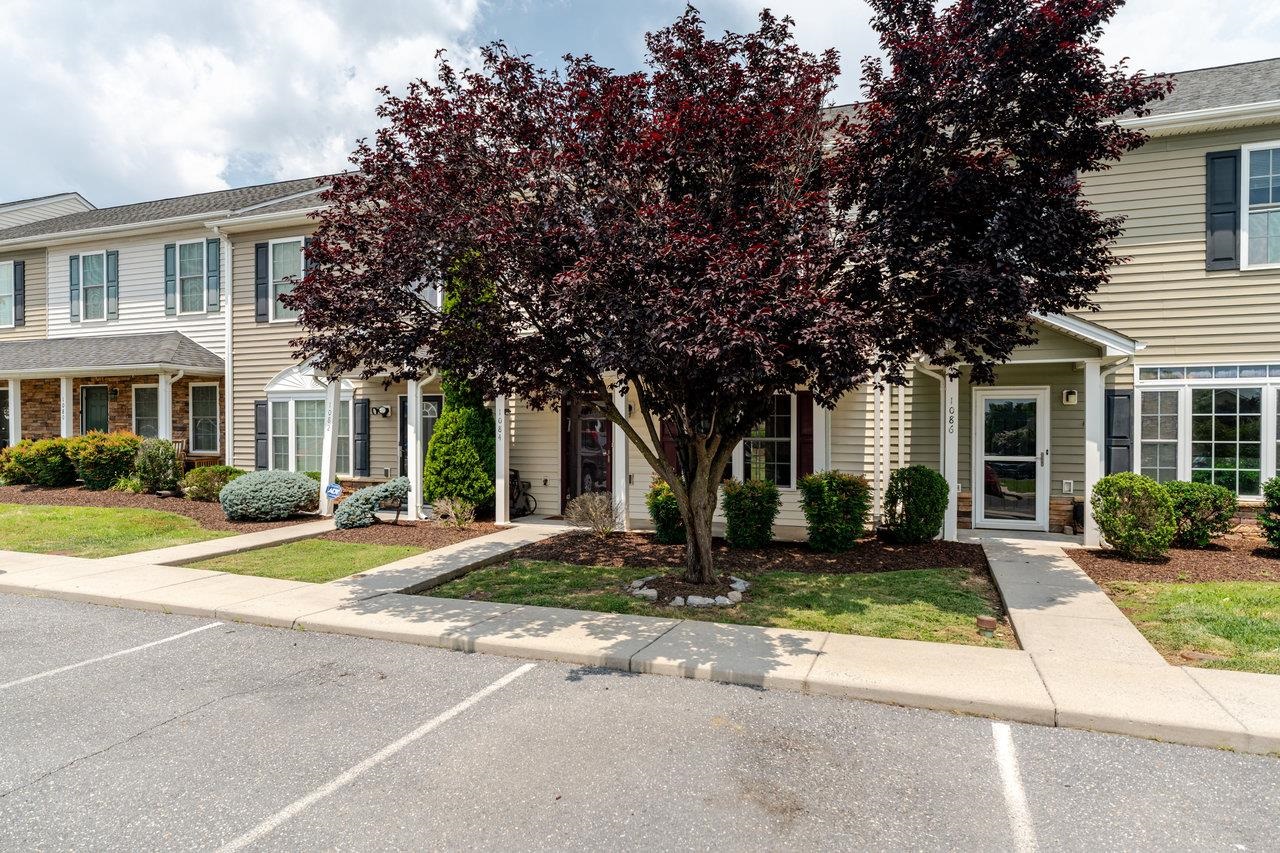 1084 CHERRYBROOK DR, HARRISONBURG, Virginia 22802, 3 Bedrooms Bedrooms, ,2 BathroomsBathrooms,Residential,1084 CHERRYBROOK DR,666530 MLS # 666530