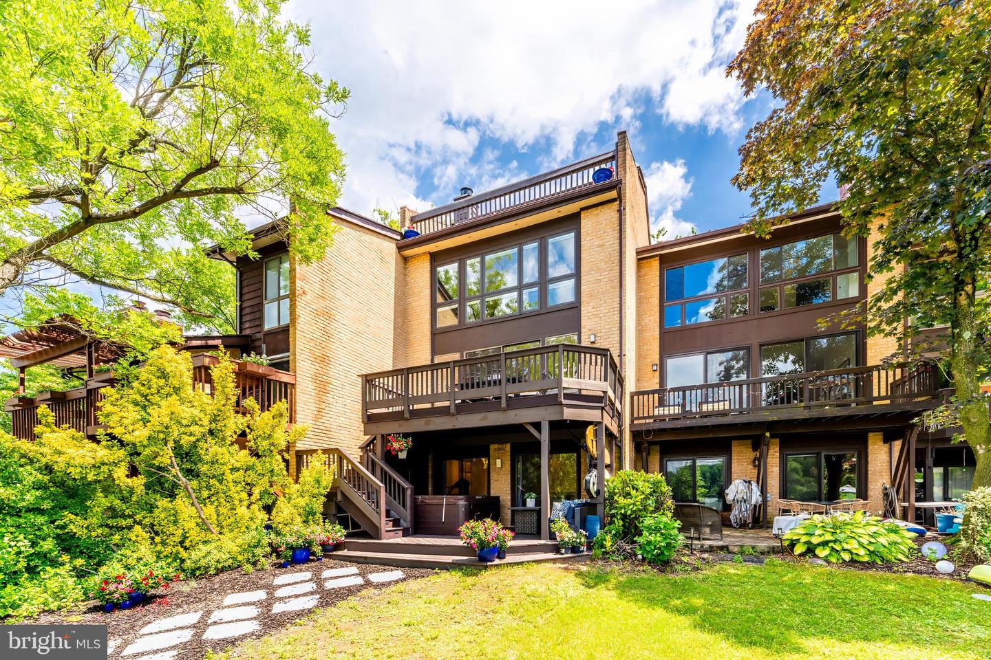 2003 LAKEBREEZE WAY, RESTON, Virginia 20191, 4 Bedrooms Bedrooms, ,3 BathroomsBathrooms,Residential,For sale,2003 LAKEBREEZE WAY,VAFX2249232 MLS # VAFX2249232