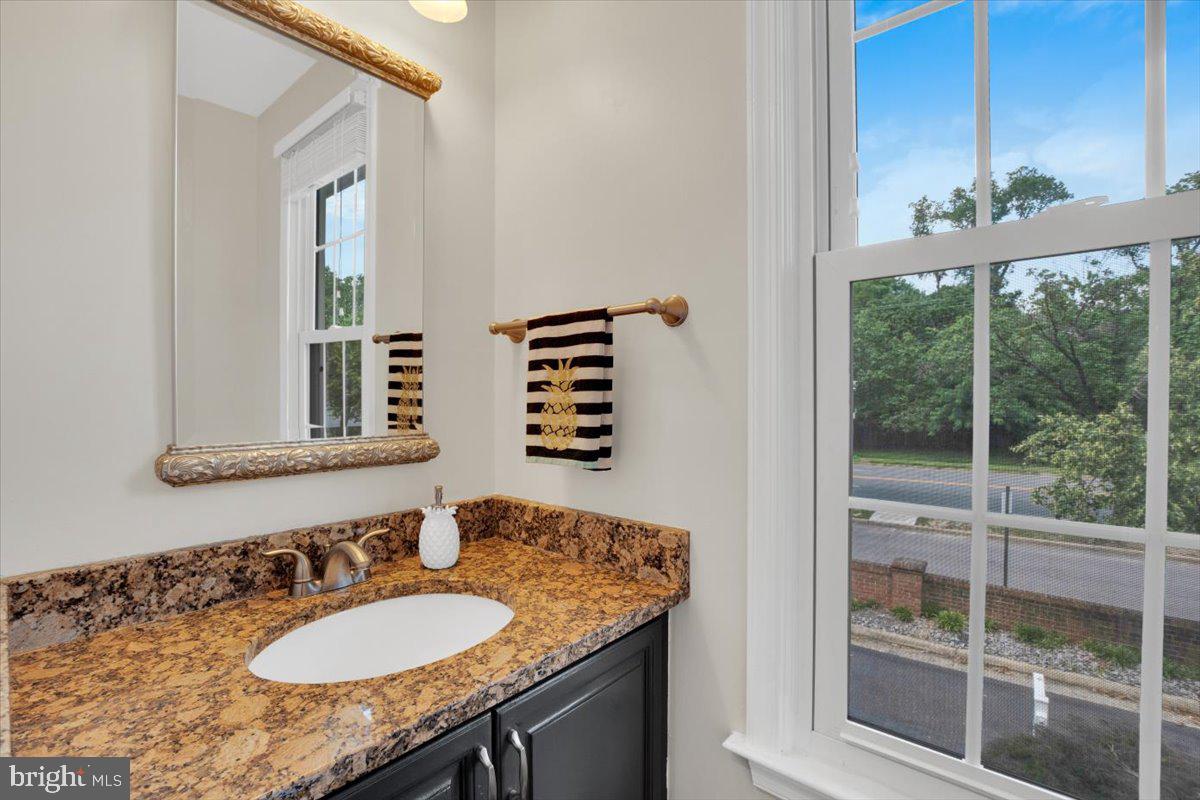 4010 DUKE ST, ALEXANDRIA, Virginia 22304, 2 Bedrooms Bedrooms, ,2 BathroomsBathrooms,Residential,For sale,4010 DUKE ST,VAAX2047118 MLS # VAAX2047118