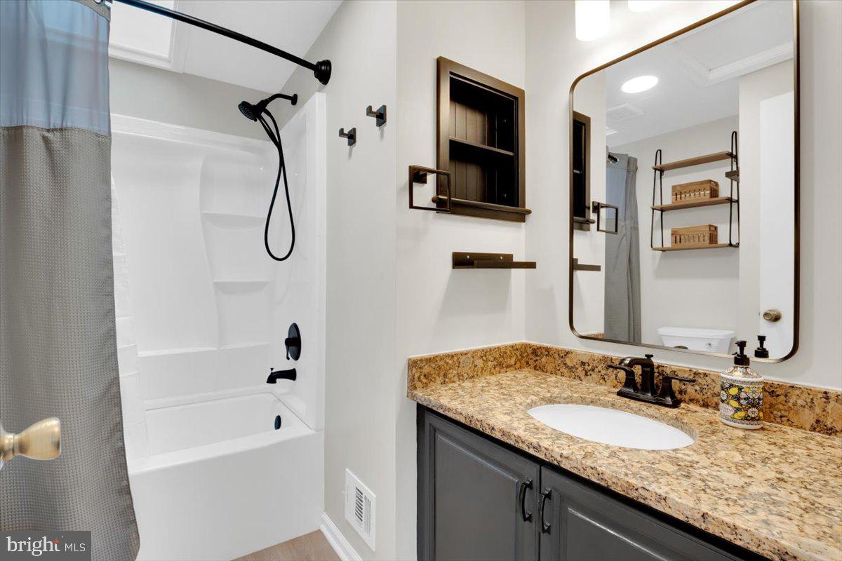 4010 DUKE ST, ALEXANDRIA, Virginia 22304, 2 Bedrooms Bedrooms, ,2 BathroomsBathrooms,Residential,For sale,4010 DUKE ST,VAAX2047118 MLS # VAAX2047118