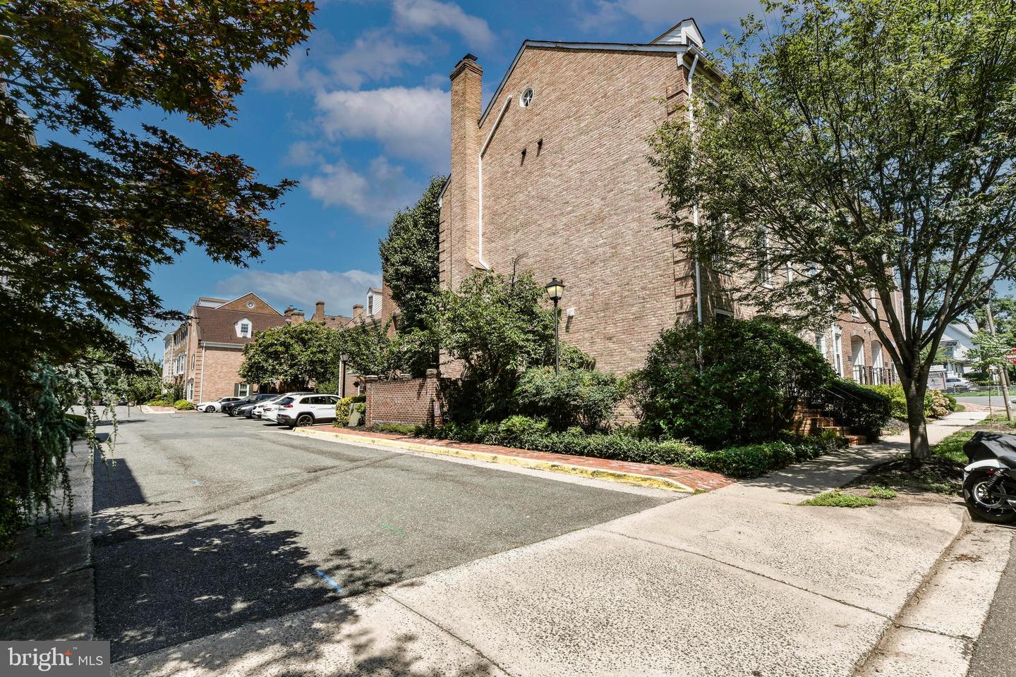 1186 N UTAH ST, ARLINGTON, Virginia 22201, 4 Bedrooms Bedrooms, ,4 BathroomsBathrooms,Residential,For sale,1186 N UTAH ST,VAAR2056006 MLS # VAAR2056006