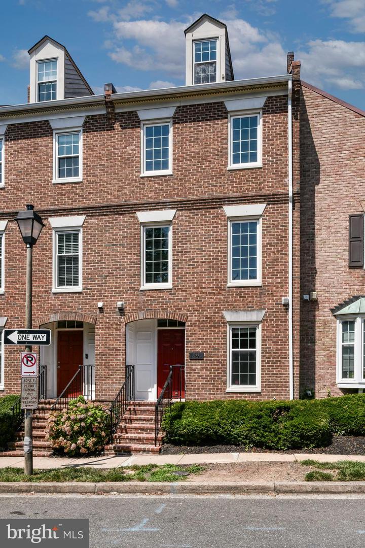 1186 N UTAH ST, ARLINGTON, Virginia 22201, 4 Bedrooms Bedrooms, ,4 BathroomsBathrooms,Residential,For sale,1186 N UTAH ST,VAAR2056006 MLS # VAAR2056006