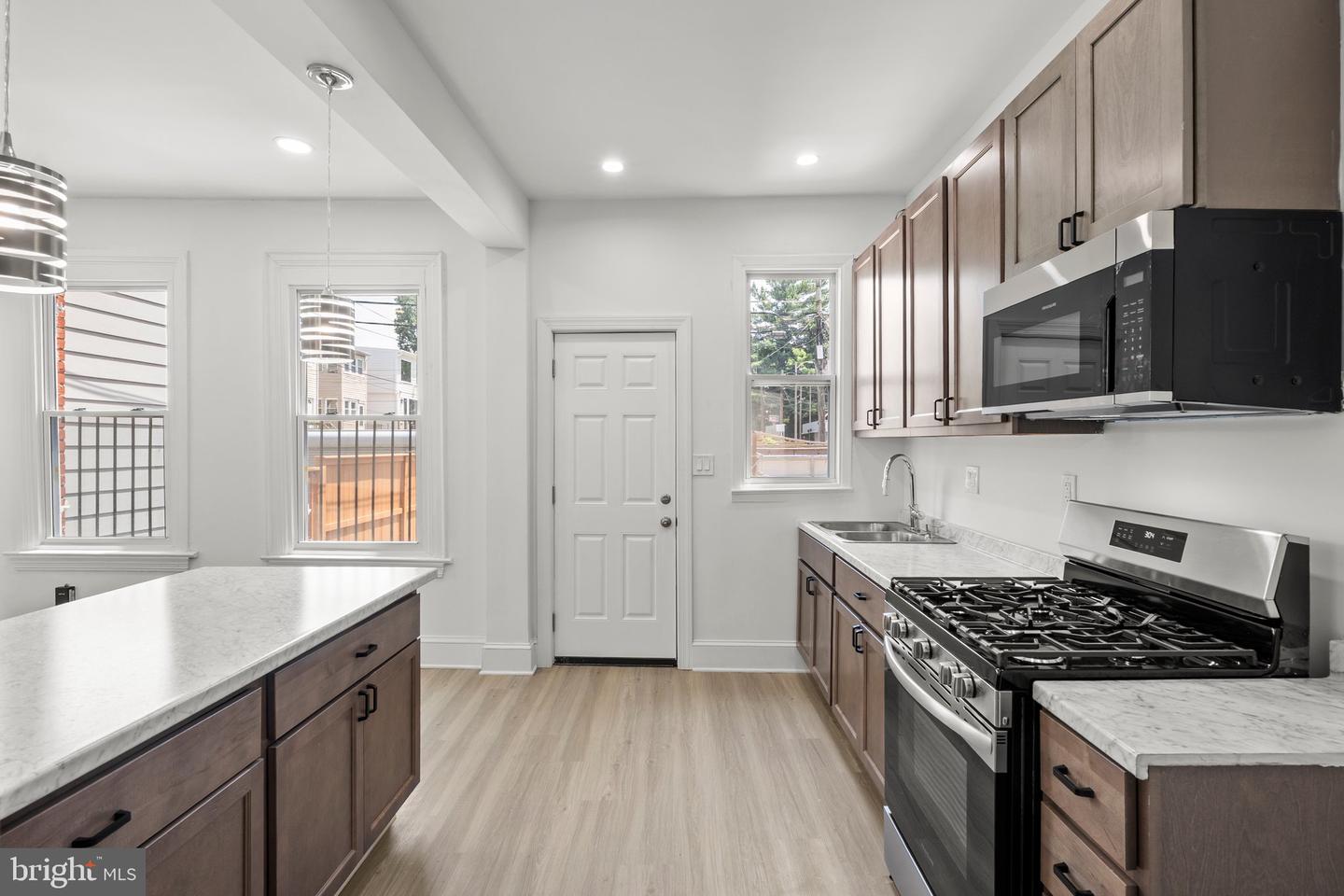 2419 NORTH CAPITOL ST NE, WASHINGTON, District Of Columbia 20002, 3 Bedrooms Bedrooms, ,2 BathroomsBathrooms,Residential,For sale,2419 NORTH CAPITOL ST NE,DCDC2205778 MLS # DCDC2205778