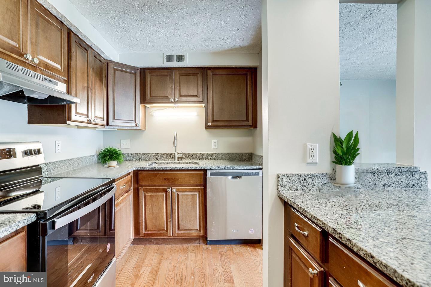 8385-H BROCKHAM DR #H, ALEXANDRIA, Virginia 22309, 2 Bedrooms Bedrooms, ,2 BathroomsBathrooms,Residential,For sale,8385-H BROCKHAM DR #H,VAFX2248398 MLS # VAFX2248398
