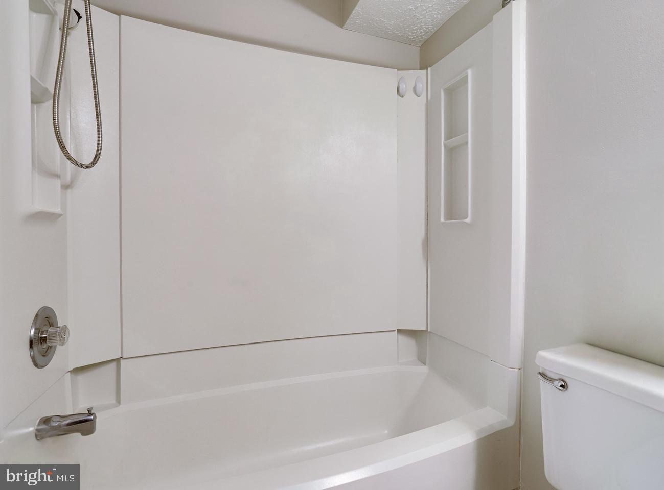 8385-H BROCKHAM DR #H, ALEXANDRIA, Virginia 22309, 2 Bedrooms Bedrooms, ,2 BathroomsBathrooms,Residential,For sale,8385-H BROCKHAM DR #H,VAFX2248398 MLS # VAFX2248398
