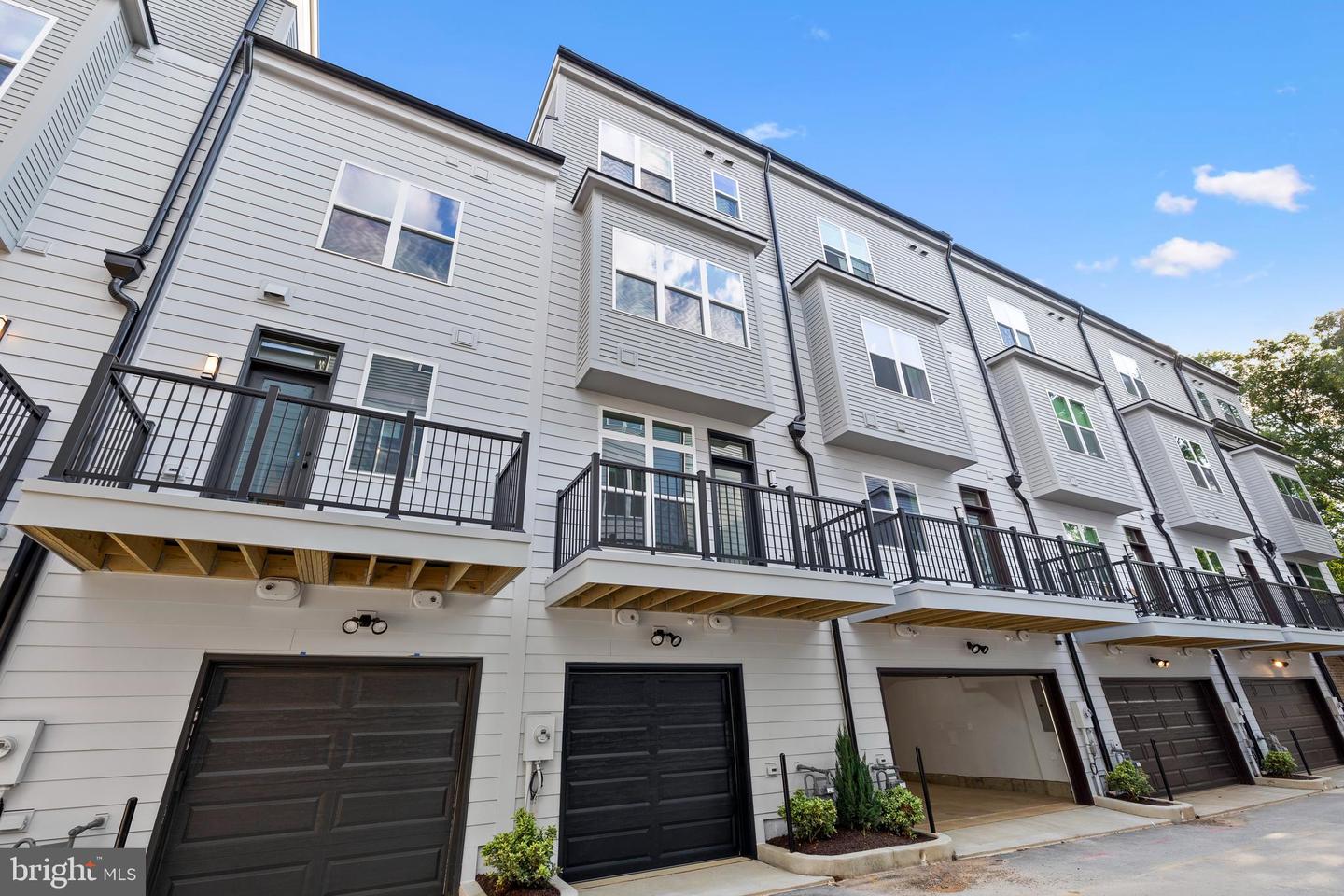 2009 TYSONS RIDGELINE RD, FALLS CHURCH, Virginia 22046, 3 Bedrooms Bedrooms, ,3 BathroomsBathrooms,Residential,For sale,2009 TYSONS RIDGELINE RD,VAFX2250114 MLS # VAFX2250114