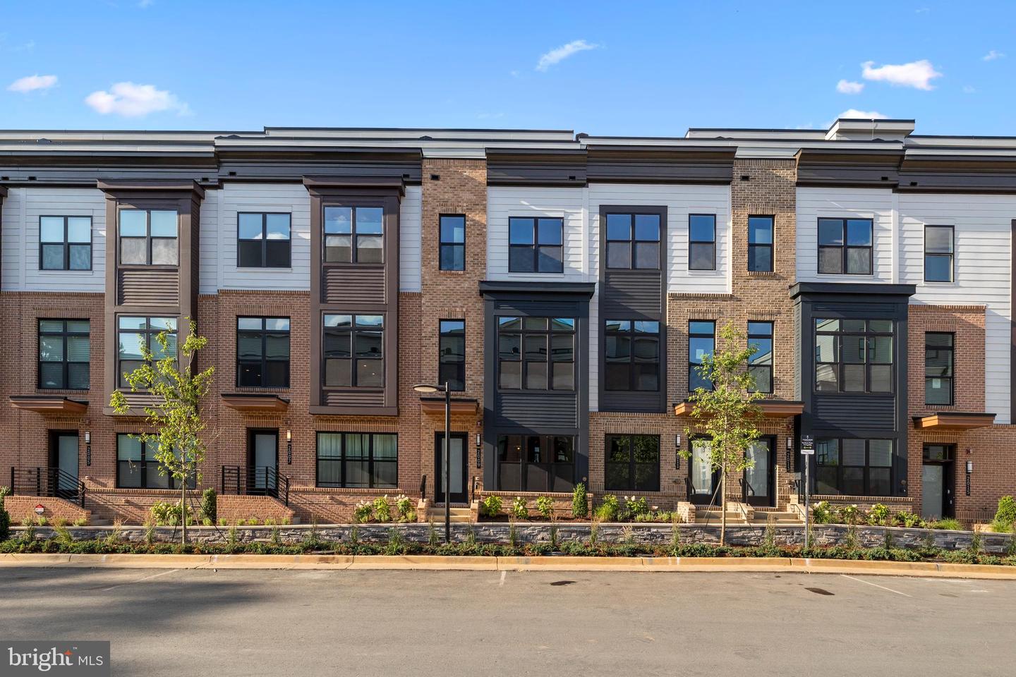 2009 TYSONS RIDGELINE RD, FALLS CHURCH, Virginia 22046, 3 Bedrooms Bedrooms, ,3 BathroomsBathrooms,Residential,For sale,2009 TYSONS RIDGELINE RD,VAFX2250114 MLS # VAFX2250114