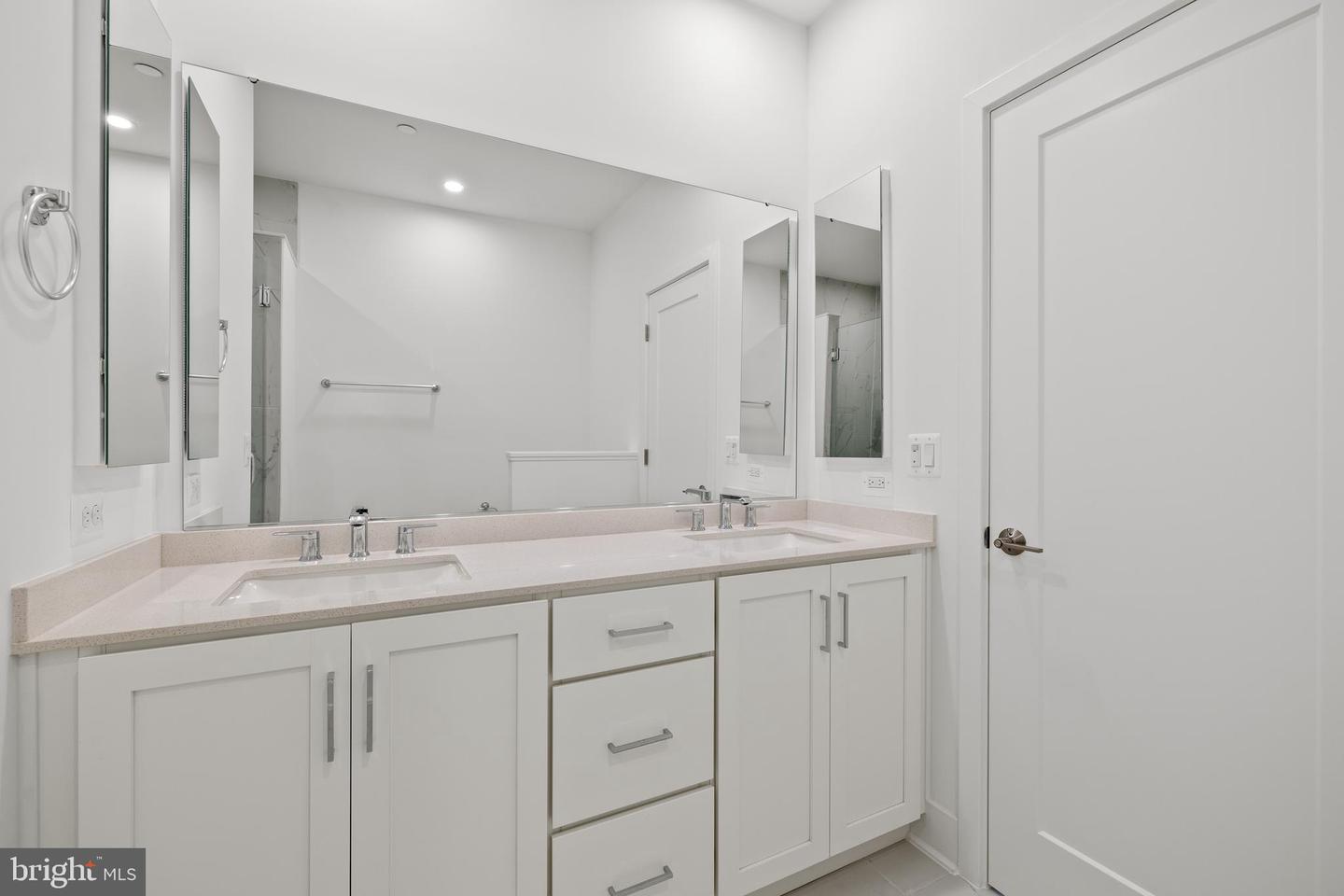 2009 TYSONS RIDGELINE RD, FALLS CHURCH, Virginia 22046, 3 Bedrooms Bedrooms, ,3 BathroomsBathrooms,Residential,For sale,2009 TYSONS RIDGELINE RD,VAFX2250114 MLS # VAFX2250114
